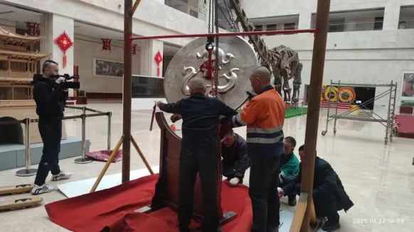 主办单位：金昌市博物馆；时间：2025年1月29日；地点：金昌市博物馆；活动主题：世界上最大的镍制文物纺织品“龙纹巨镜”入藏金昌市博物馆2.jpg