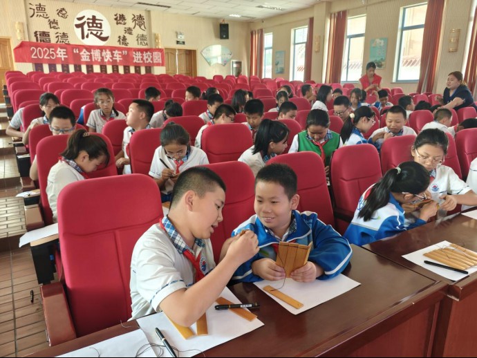 信息46：“金博快车”走进金昌市实验小学开展“探秘水泉子汉简，重现历史脉络”主题活动555.png