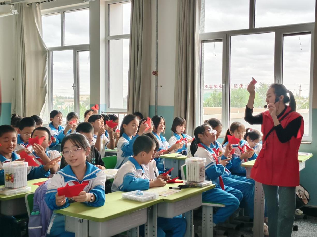 主办单位:金昌市博物馆;时间:2025年9月17日;地点:金昌市双湾镇中心小学;活动主题:“金博快车”走进双湾镇中心小学(5).png 主办单位:金昌市博物馆;时间:2025年9月17日;地点:金昌市双湾镇中心小学;活动主题:“金博快车”走进双湾镇中心小学(5).png