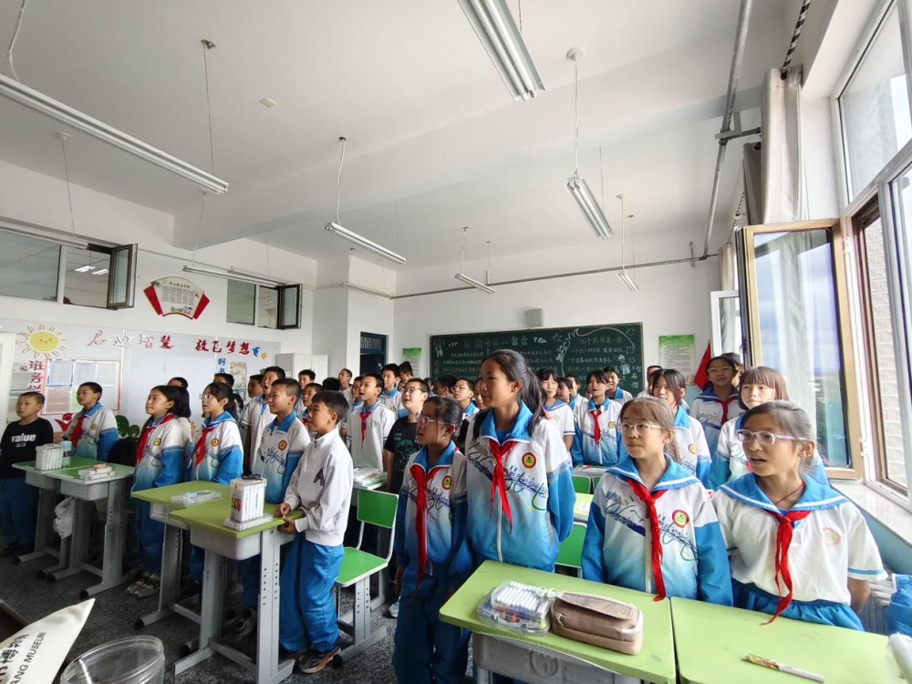 主办单位:金昌市博物馆;时间:2025年9月17日;地点:金昌市双湾镇中心小学;活动主题:“金博快车”走进双湾镇中心小学(2).png 主办单位:金昌市博物馆;时间:2025年9月17日;地点:金昌市双湾镇中心小学;活动主题:“金博快车”走进双湾镇中心小学(2).png