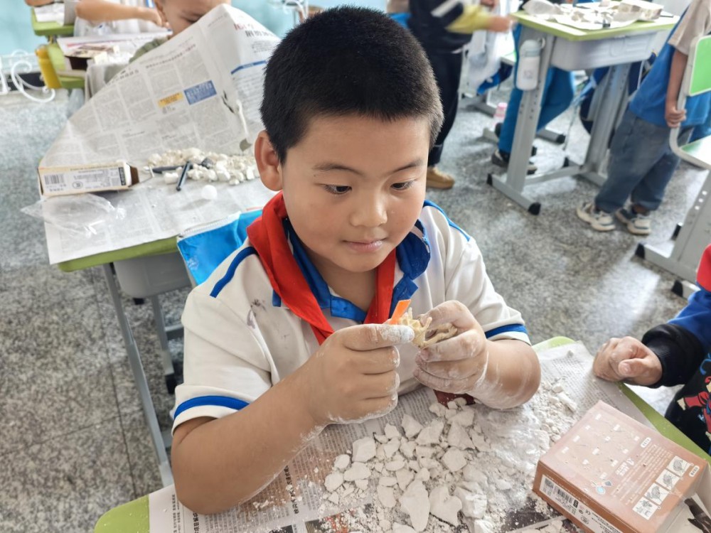 主办单位:金昌市博物馆;时间:2025年9月17日;地点:金昌市双湾镇中心小学;活动主题:“金博快车”走进双湾镇中心小学(15).png 主办单位:金昌市博物馆;时间:2025年9月17日;地点:金昌市双湾镇中心小学;活动主题:“金博快车”走进双湾镇中心小学(15).png